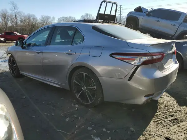 4T1B61HKXJU523048 2018 TOYOTA CAMRY - Image 2