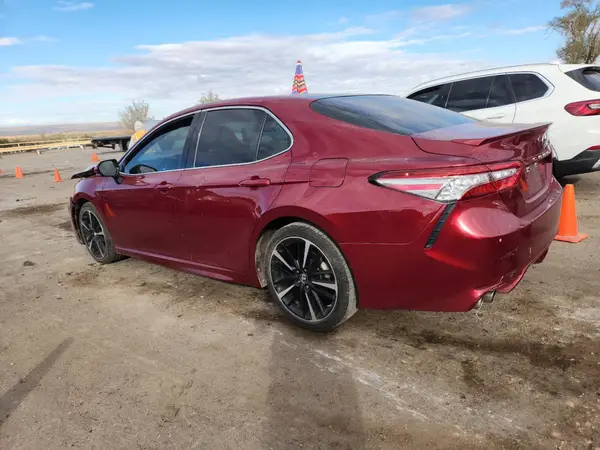 4T1B61HKXJU572489 2018 TOYOTA CAMRY - Image 2