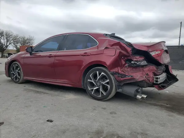 4T1B61HKXJU584447 2018 TOYOTA CAMRY - Image 2