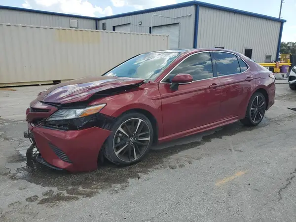 4T1B61HKXJU585727 2018 TOYOTA CAMRY - Image 1