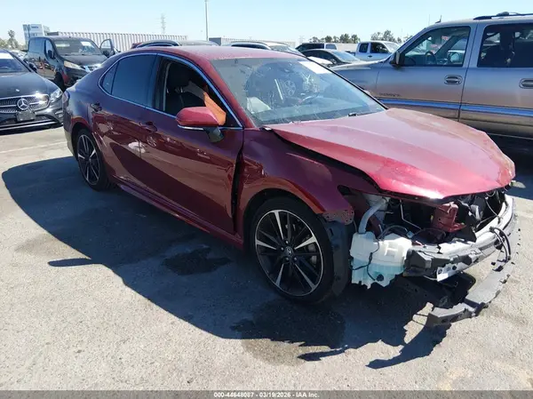 4T1B61HKXJU633811 2018 TOYOTA CAMRY - Image 1