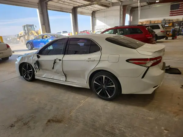 4T1B61HKXJU644341 2018 TOYOTA CAMRY - Image 2