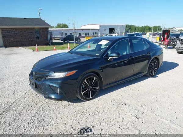 4T1B61HKXJU648762 2018 TOYOTA CAMRY - Image 2