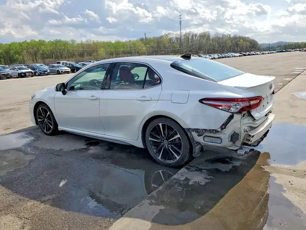 4T1B61HKXJU664802 2018 TOYOTA CAMRY - Image 2