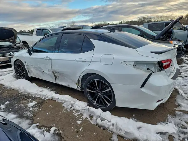 4T1B61HKXKU283582 2019 TOYOTA CAMRY - Image 2