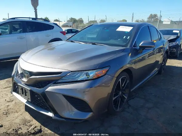 4T1B61HKXKU808883 2019 TOYOTA CAMRY - Image 2