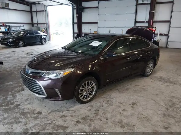 4T1BD1EB0JU061755 2018 TOYOTA AVALON - Image 2