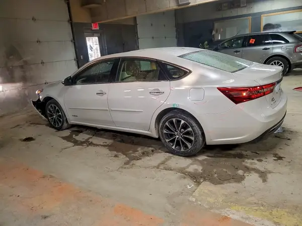 4T1BD1EB1JU060114 2018 TOYOTA AVALON - Image 2