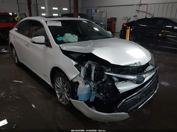 4T1BD1EB1JU060968 2018 TOYOTA AVALON - Image 1