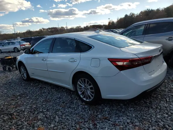 4T1BD1EB1JU064082 2018 TOYOTA AVALON - Image 2