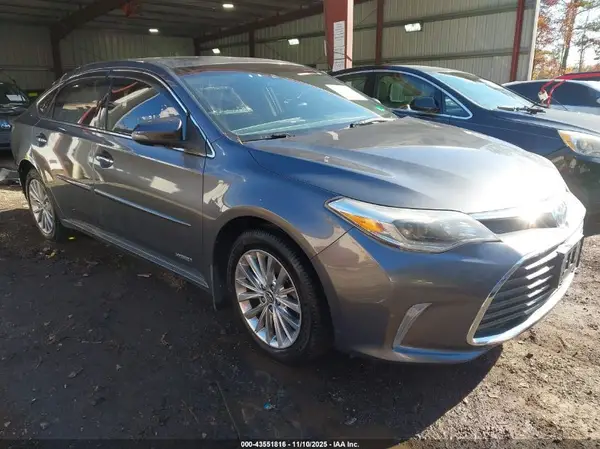 4T1BD1EB2JU060509 2018 TOYOTA AVALON - Image 1