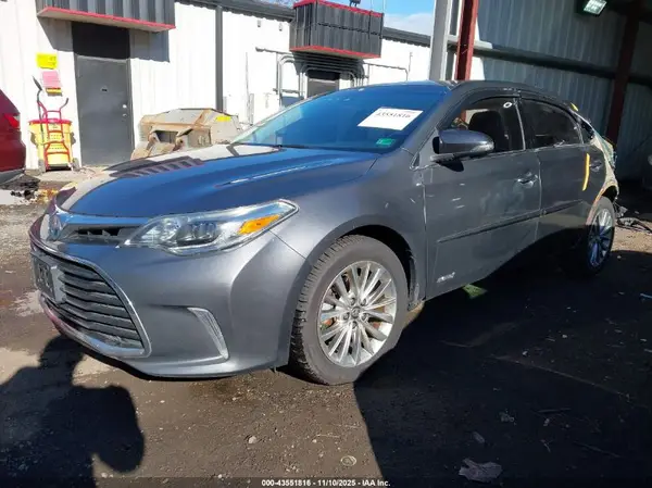 4T1BD1EB2JU060509 2018 TOYOTA AVALON - Image 2
