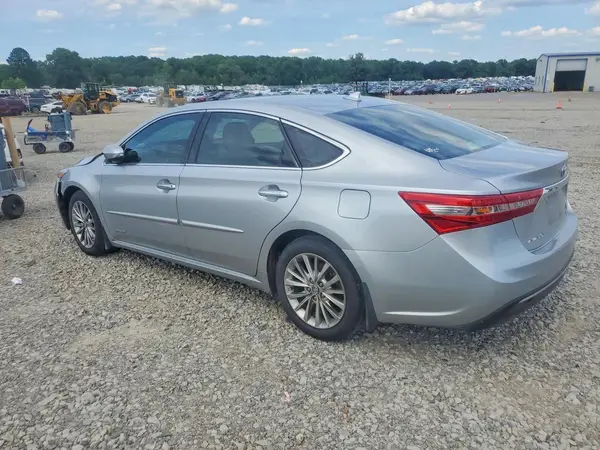 4T1BD1EB2JU060977 2018 TOYOTA AVALON - Image 2