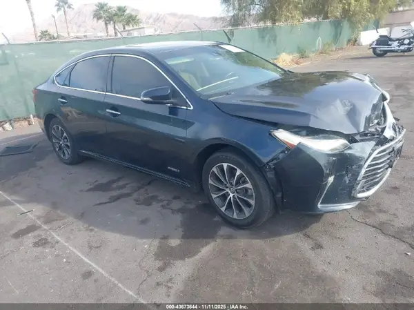 4T1BD1EB2JU061398 2018 TOYOTA AVALON - Image 1