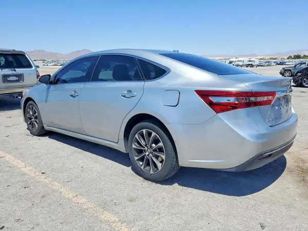 4T1BD1EB2JU063846 2018 TOYOTA AVALON - Image 2