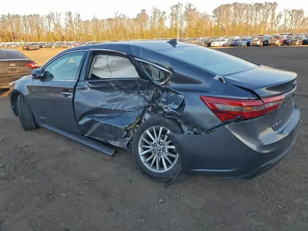 4T1BD1EB3JU061605 2018 TOYOTA AVALON - Image 2
