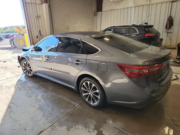 4T1BD1EB3JU064004 2018 TOYOTA AVALON - Image 2
