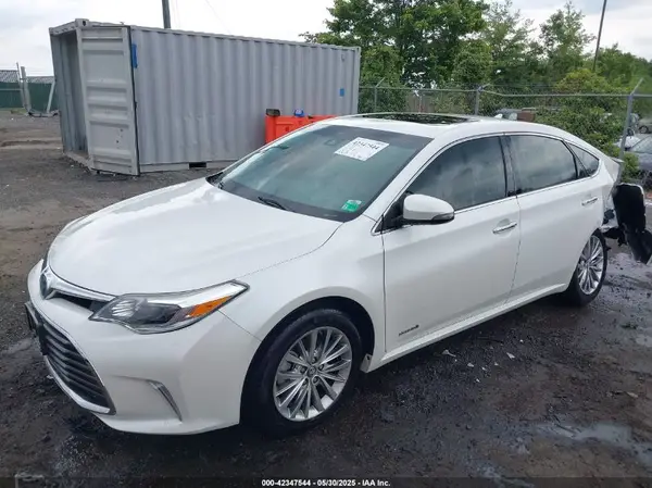 4T1BD1EB3JU064410 2018 TOYOTA AVALON - Image 2