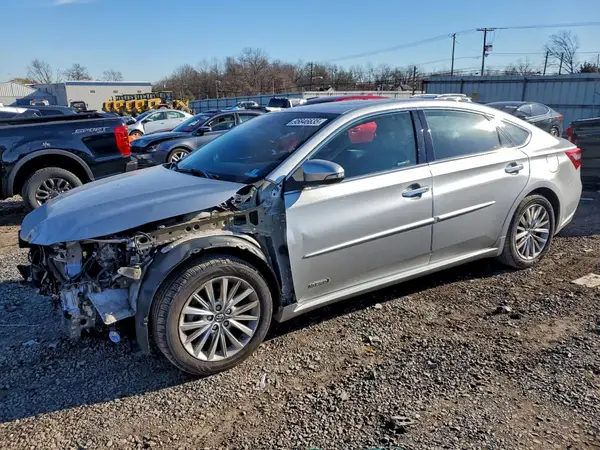 4T1BD1EB4JU061869 2018 TOYOTA AVALON - Image 1