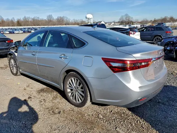 4T1BD1EB4JU061869 2018 TOYOTA AVALON - Image 2