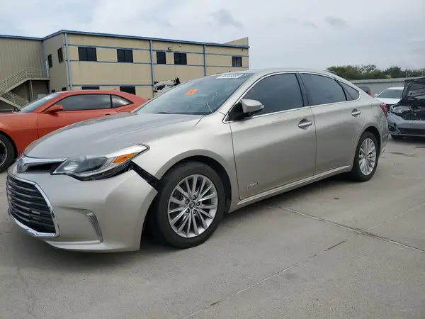 4T1BD1EB5JU060438 2018 TOYOTA AVALON - Image 1