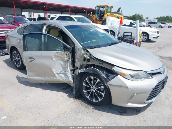 4T1BD1EB5JU060570 2018 TOYOTA AVALON - Image 1