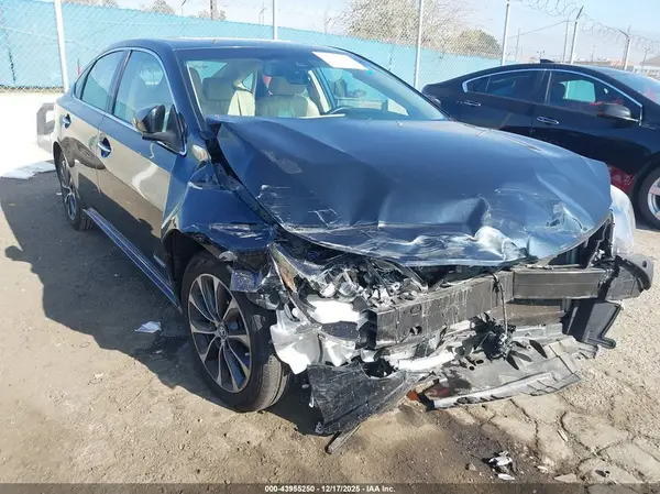 4T1BD1EB5JU061220 2018 TOYOTA AVALON - Image 1
