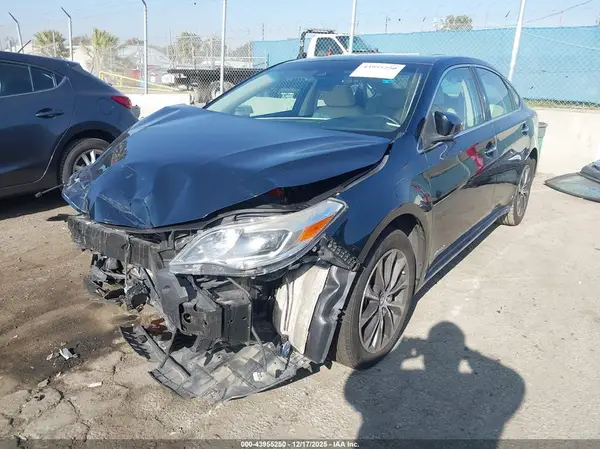4T1BD1EB5JU061220 2018 TOYOTA AVALON - Image 2