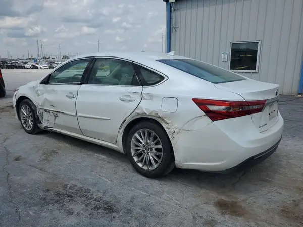 4T1BD1EB6JU063915 2018 TOYOTA AVALON - Image 2