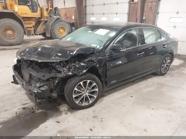 4T1BD1EB7JU062157 2018 TOYOTA AVALON - Image 2