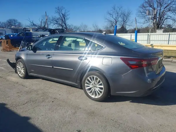 4T1BD1EB7JU063048 2018 TOYOTA AVALON - Image 2