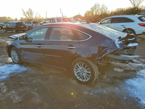 4T1BD1EB7JU063065 2018 TOYOTA AVALON - Image 2