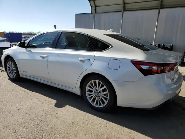 4T1BD1EB7JU064622 2018 TOYOTA AVALON - Image 2