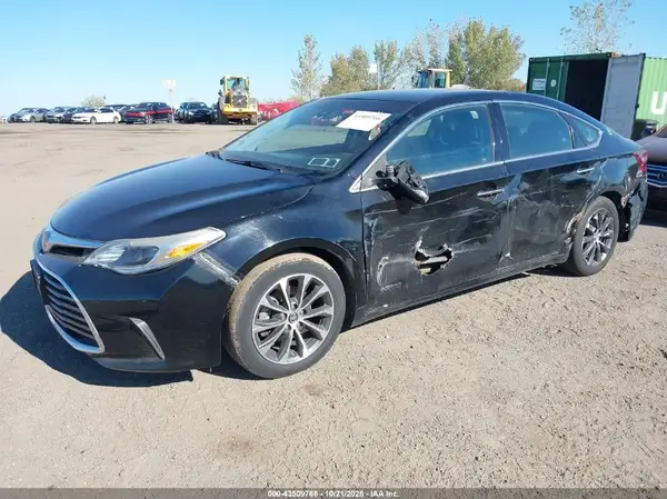 4T1BD1EB8JU061762 2018 TOYOTA AVALON - Image 2