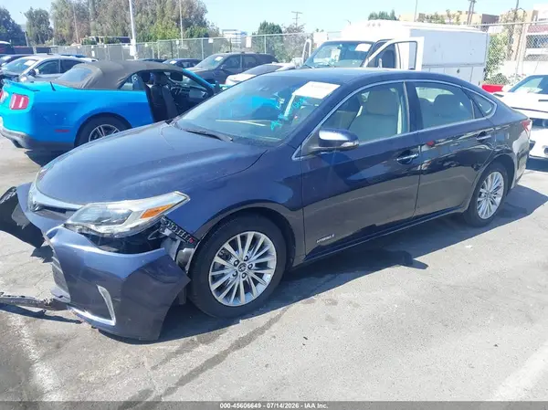 4T1BD1EB8JU063866 2018 TOYOTA AVALON - Image 2