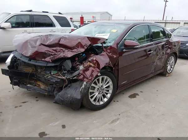 4T1BD1EB8JU063995 2018 TOYOTA AVALON - Image 2