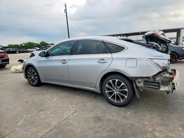 4T1BD1EB9JU060703 2018 TOYOTA AVALON - Image 2