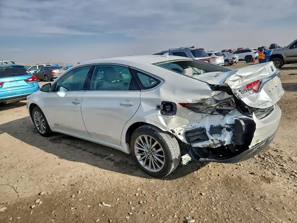 4T1BD1EB9JU061351 2018 TOYOTA AVALON - Image 2