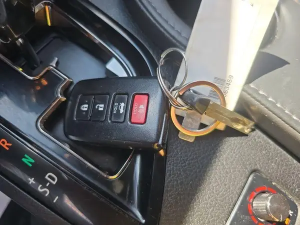 4T1BD1EB9JU063469 2018 TOYOTA AVALON - Image 2