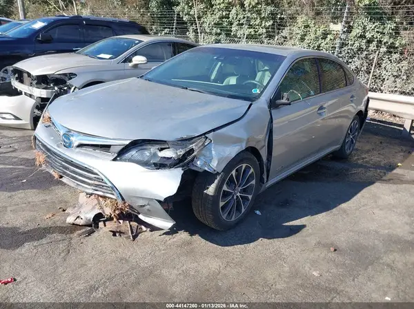 4T1BD1EB9JU063875 2018 TOYOTA AVALON - Image 2