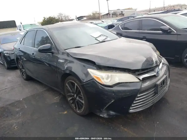 4T1BD1FK0GU181353 2016 TOYOTA CAMRY - Image 1