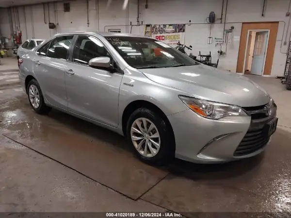 4T1BD1FK0HU203210 2017 TOYOTA CAMRY - Image 1