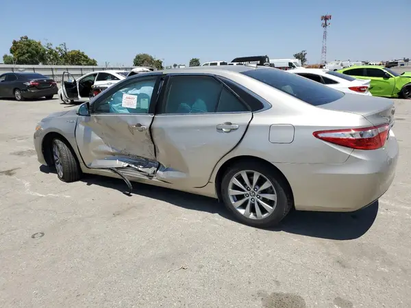 4T1BD1FK0HU203465 2017 TOYOTA CAMRY - Image 2