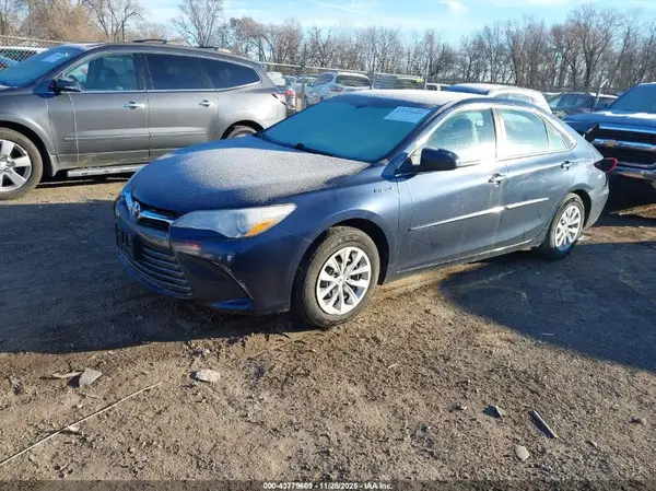 4T1BD1FK0HU205085 2017 TOYOTA CAMRY - Image 2