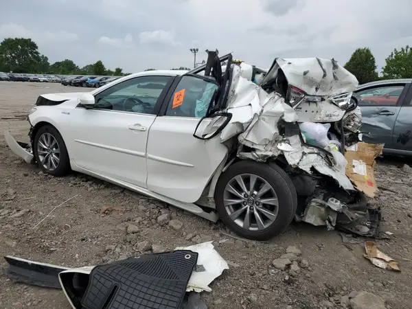 4T1BD1FK0HU208407 2017 TOYOTA CAMRY - Image 2
