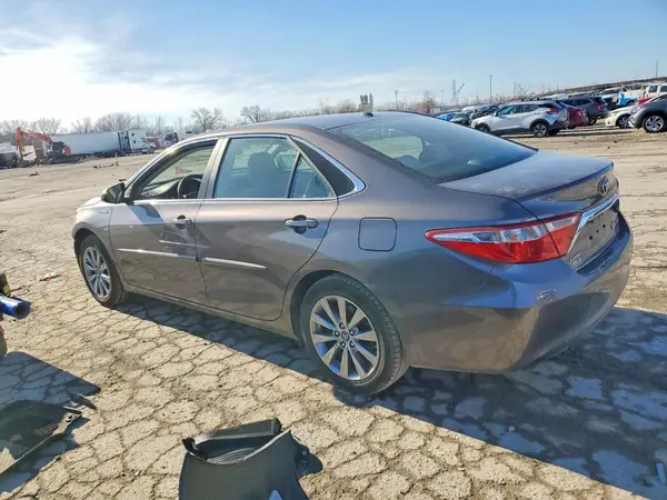 4T1BD1FK0HU208536 2017 TOYOTA CAMRY - Image 2