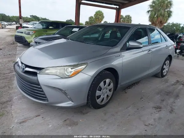 4T1BD1FK0HU213140 2017 TOYOTA CAMRY - Image 2