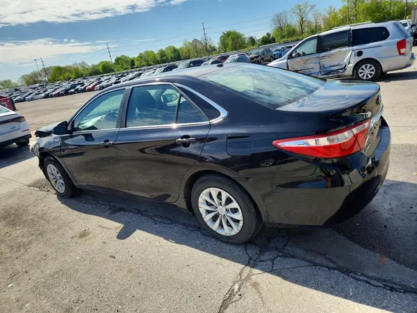 4T1BD1FK0HU213235 2017 TOYOTA CAMRY - Image 2