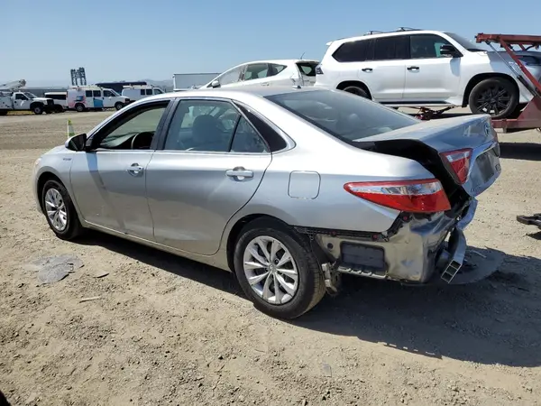 4T1BD1FK0HU213610 2017 TOYOTA CAMRY - Image 2