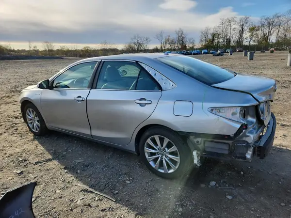 4T1BD1FK0HU220301 2017 TOYOTA CAMRY - Image 2